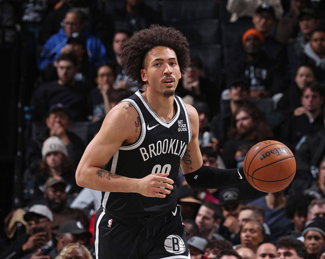 Ning连续二十场比赛得分超过关键助攻，篮网挑战极限！